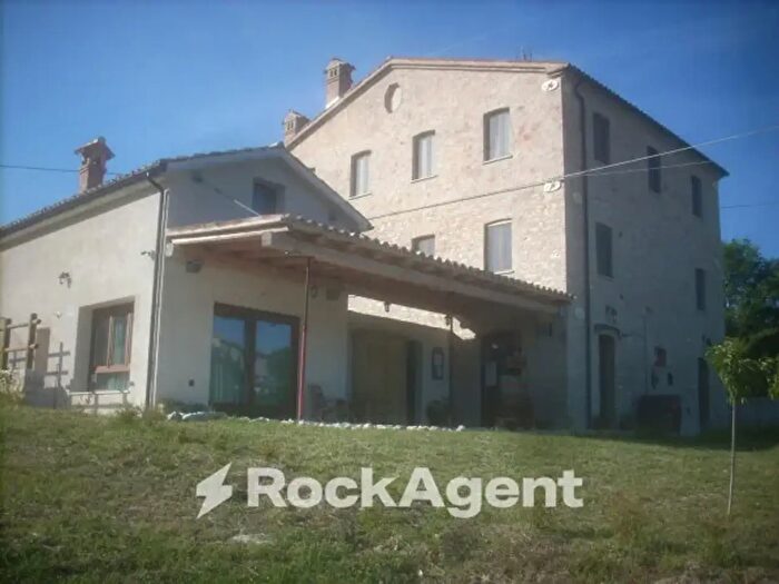 Casa con 6 locali in vendita in Frazione Costa, Arcevia