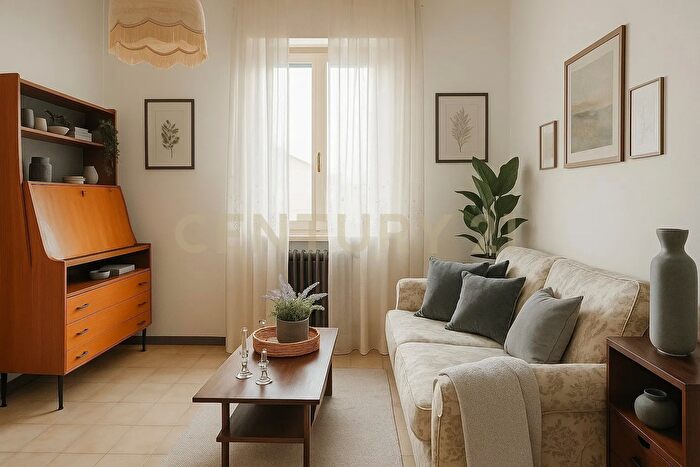 Appartamento con 5 locali in vendita in Viale Dante Alighieri, Radicofani