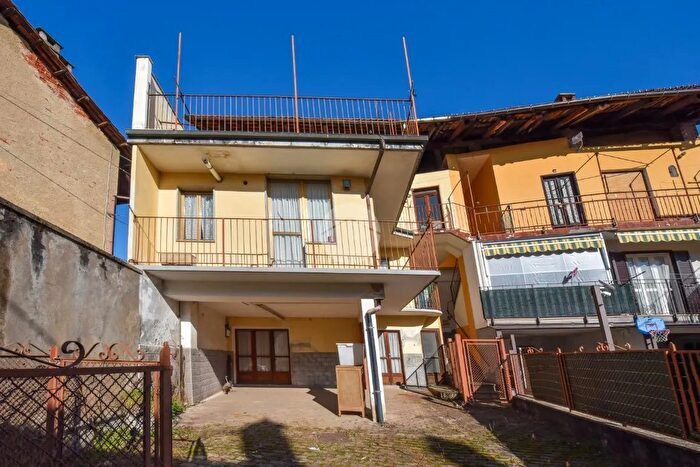 Casa con 8 locali in vendita in Via Vittorio Emanuele, Giaveno