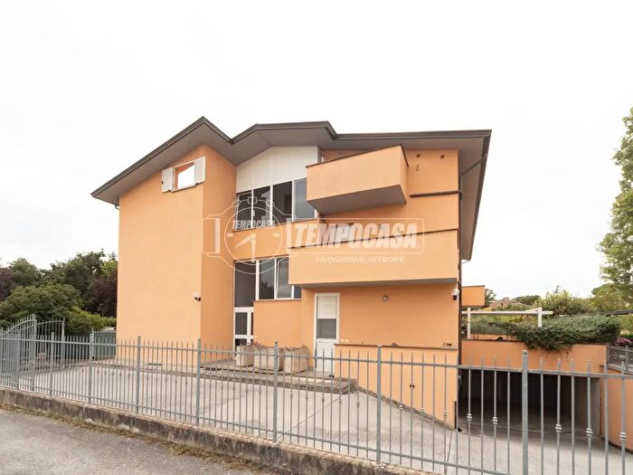 Appartamento trilocale in vendita in Via dei Lavatoi, Perugia