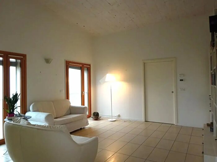 Appartamento trilocale in vendita in Zona San Giorgio, Ferrara