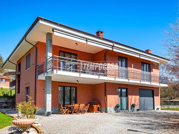 Casa con 9 locali in vendita in Via Monticello, Rivalba