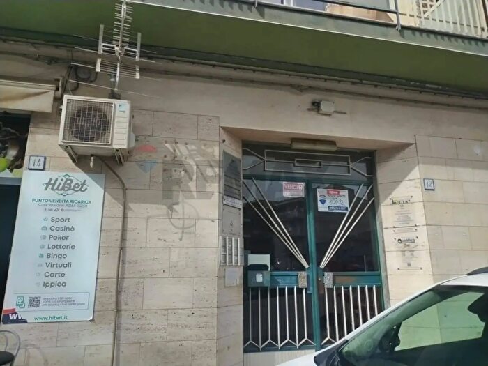 Appartamento con 5 locali in vendita in Viale Dante Alighieri, Caltagirone
