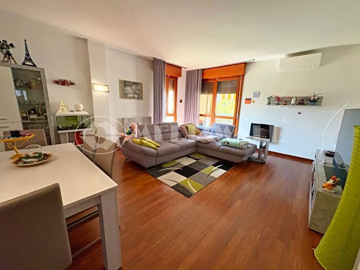 Appartamento con 5 locali in vendita in Via Stradelle, Pordenone
