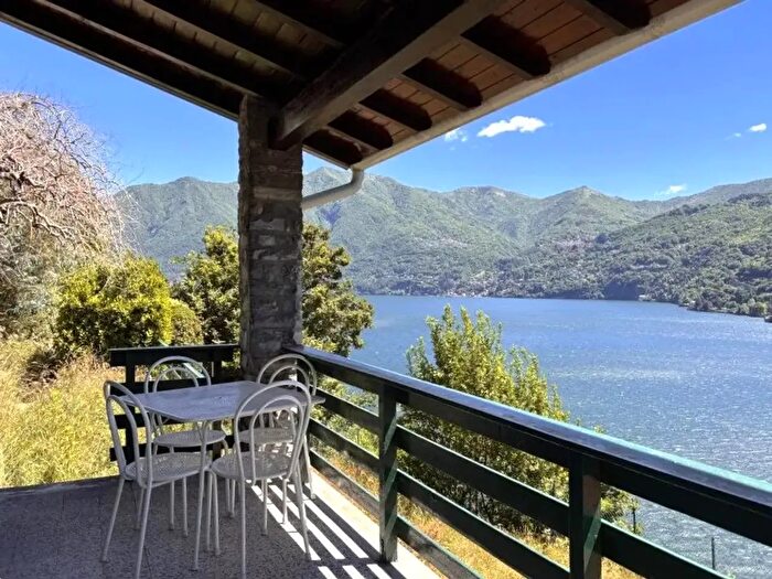 Casa trilocale in vendita in Moltrasio