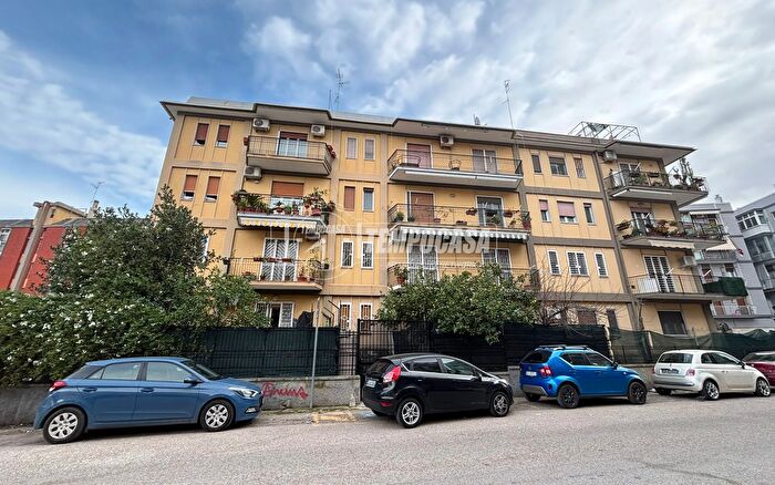 Appartamento quadrilocale in vendita in Traversa I De Angelis, Bari