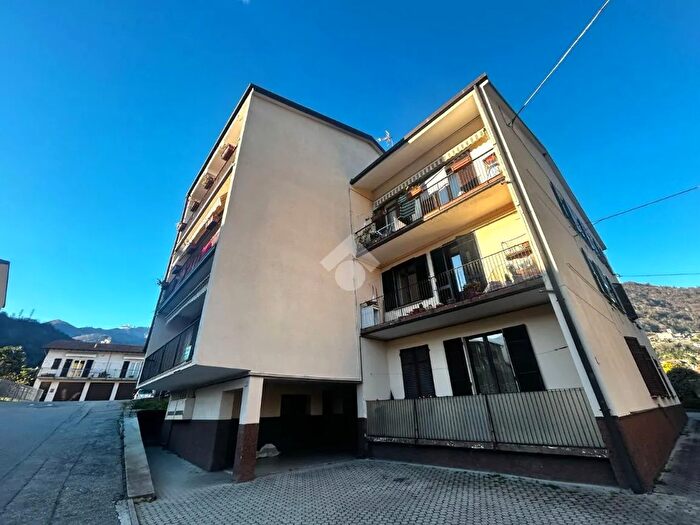 Appartamento bilocale in vendita in Via Rosa Gamba, Gravedona ed Uniti