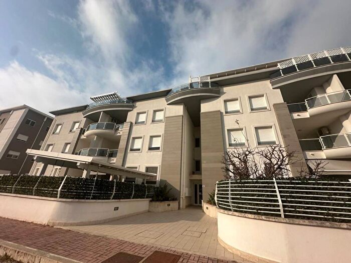 Appartamento quadrilocale in affitto in Via Colli Albani, Gionchetto, Latina