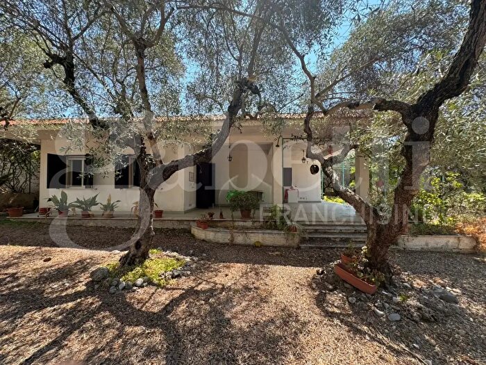 Casa quadrilocale in vendita in Contrada Mustaga Snc, Formia