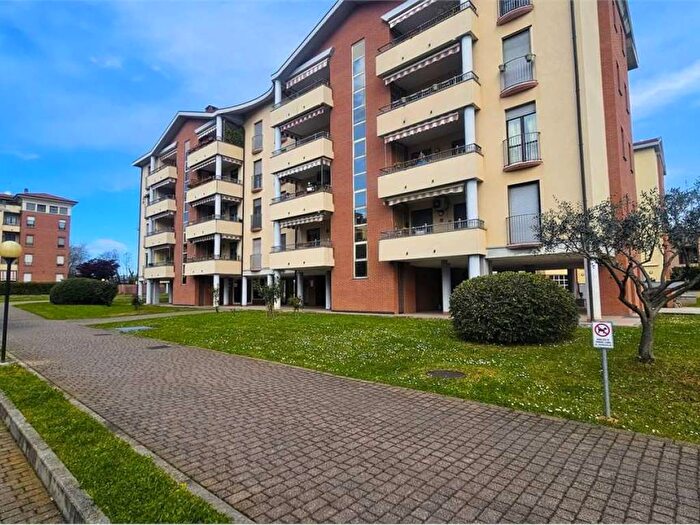Appartamento trilocale in affitto in Via della Liberazione, Centro, Cambiago