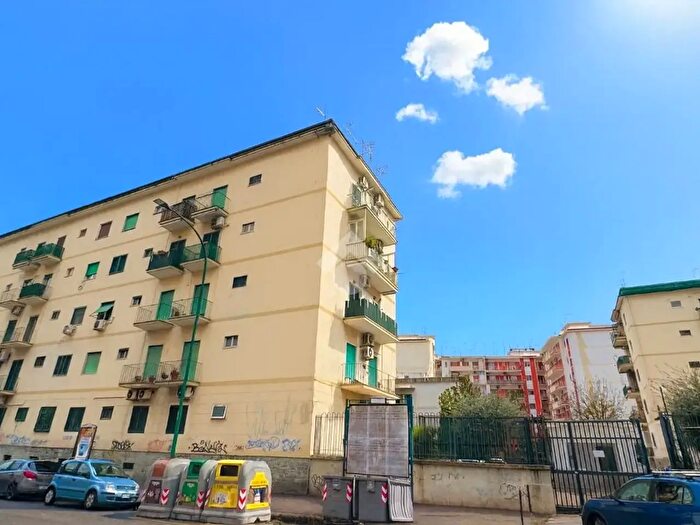 Appartamento bilocale in vendita in Via Attilio Regolo, Napoli