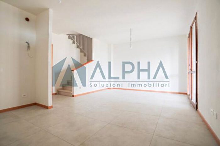 Casa quadrilocale in vendita in Via Larga di Pievesestina, Cesena