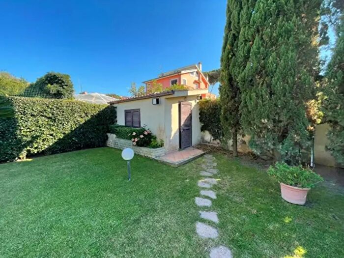 Casa quadrilocale in vendita in Via dei Lauri, Anzio