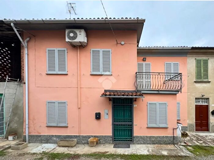 Casa quadrilocale in vendita in Via Andrea Costa, Portalbera