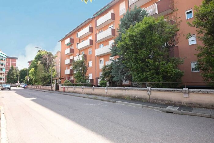 Appartamento trilocale in vendita in Via Carlo Dossi Rho, Rho