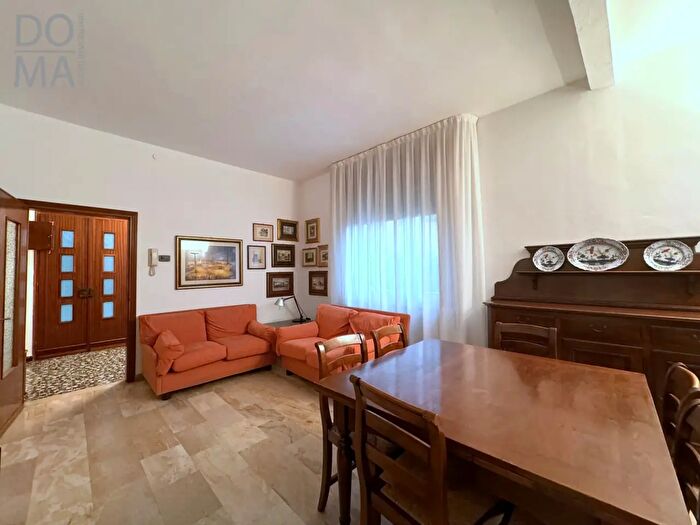 Casa con 8 locali in affitto in Porto Viro