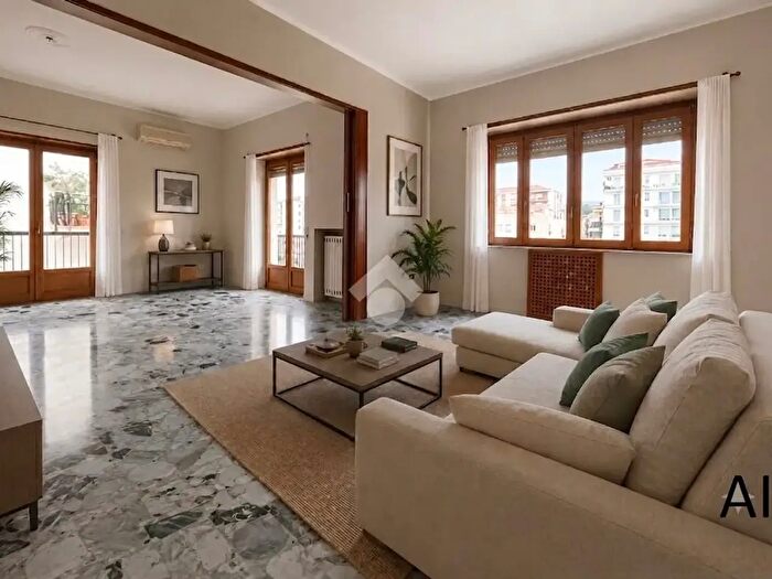Appartamento con 6 locali in vendita in Civile Viale delle Medaglie d'Oro, Cosenza