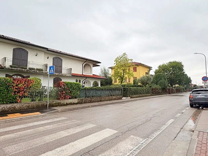 Casa con 5 locali in vendita in Via Guglielmo Marconi, Monticello Conte Otto