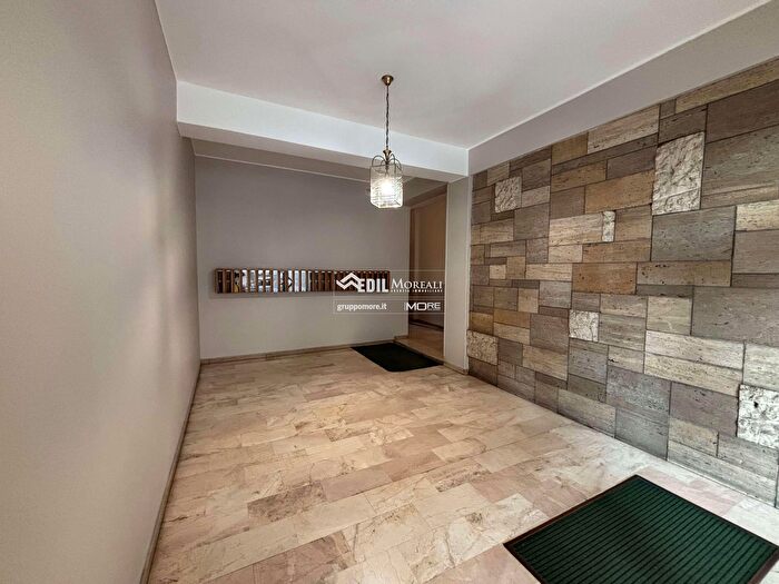 Appartamento con 5 locali in vendita in Modena