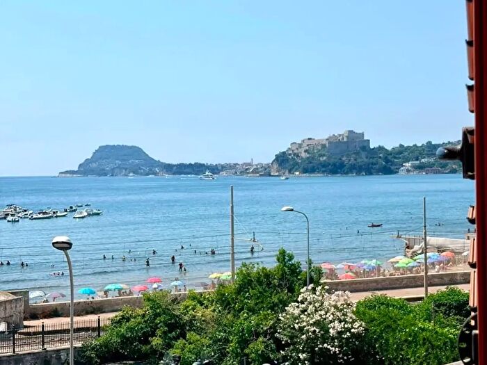 Appartamento quadrilocale in affitto in Via Tripergola Snc, Pozzuoli