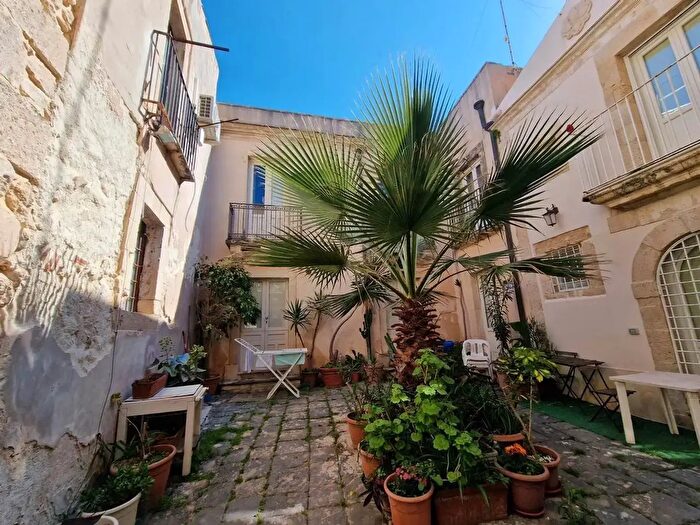 Appartamento bilocale in vendita in Via Nizza, Siracusa