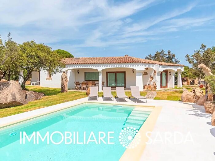 Casa con 6 locali in vendita in Arzachena