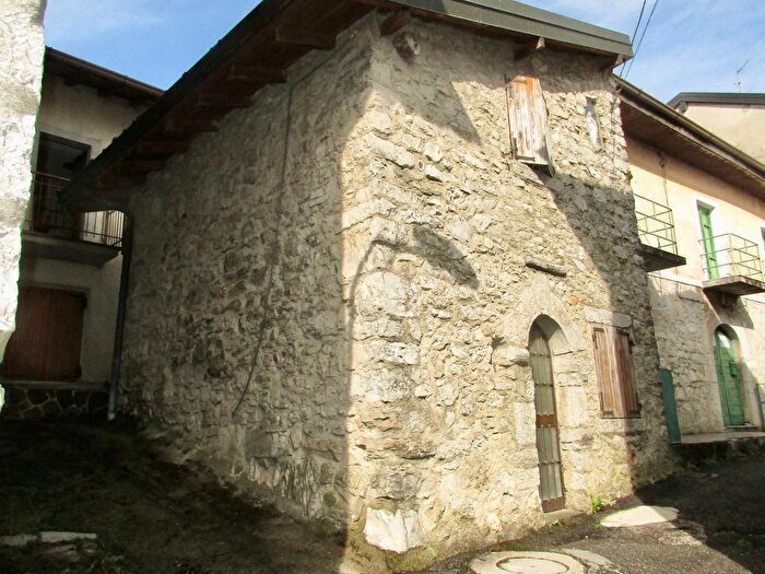Casa bilocale in vendita in Via Cà Gardinelli, Roncola