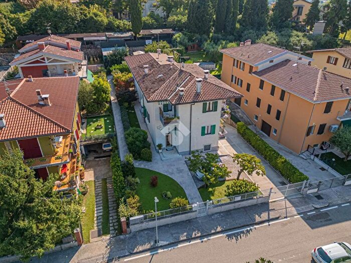 Appartamento con 6 locali in vendita in Via Monte Grappa, San Pietro In Cariano