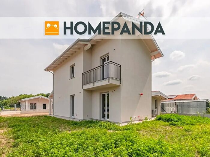 Casa con 7 locali in vendita in Via Golasecca, Vergiate