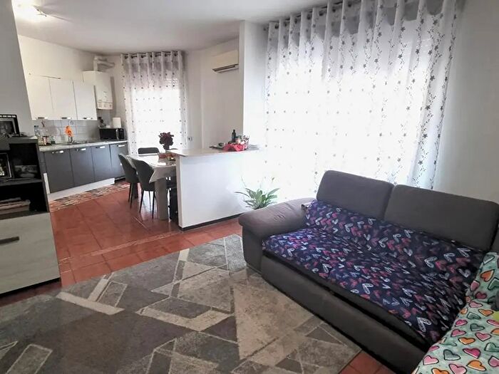 Appartamento trilocale in vendita in Via Don Giacomo Trevisani, Verona