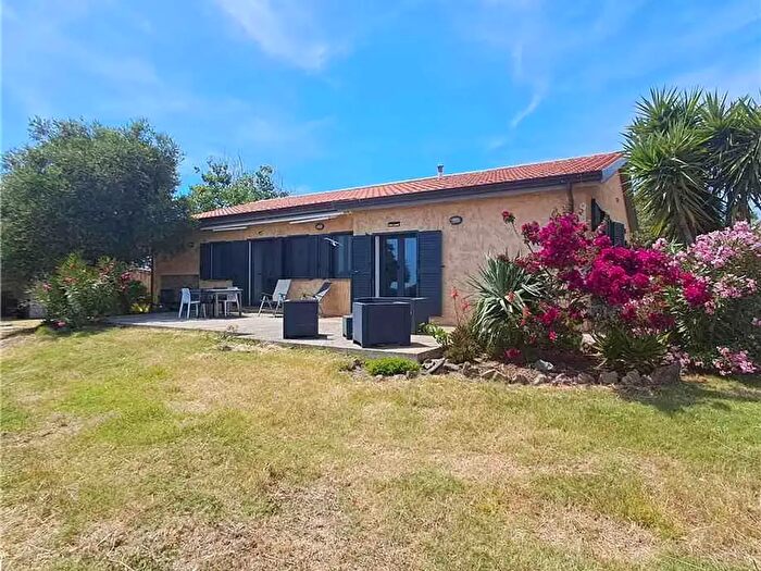 Casa con 6 locali in vendita in Cuglieri