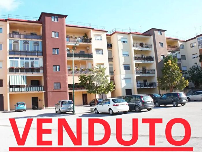 Appartamento quadrilocale in vendita in Piazza delle Orchidee, Pollena Trocchia