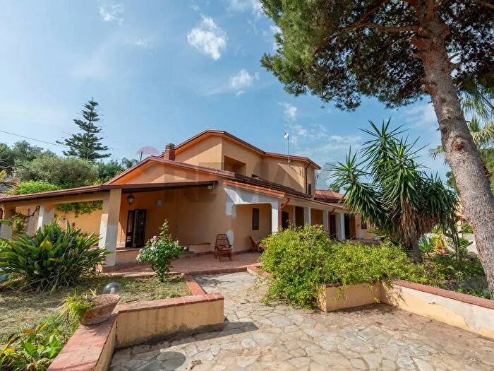 Casa con 9 locali in vendita in Contrada Piano Inferno, Trappeto