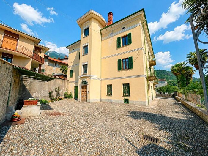 Appartamento quadrilocale in vendita in Via Castello, Centro, Settimo Vittone