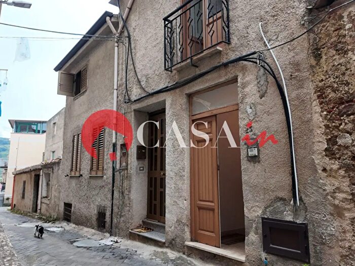 Appartamento quadrilocale in vendita in Via Chiasso, Militello Rosmarino