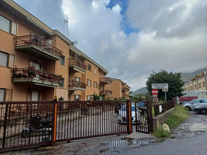 Appartamento con 5 locali in vendita in Strada N, San Lucido
