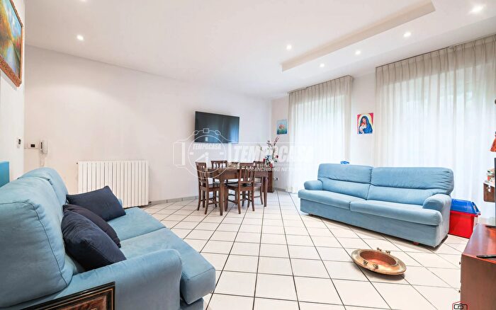 Appartamento con 5 locali in vendita in Via G B Vico, Imola