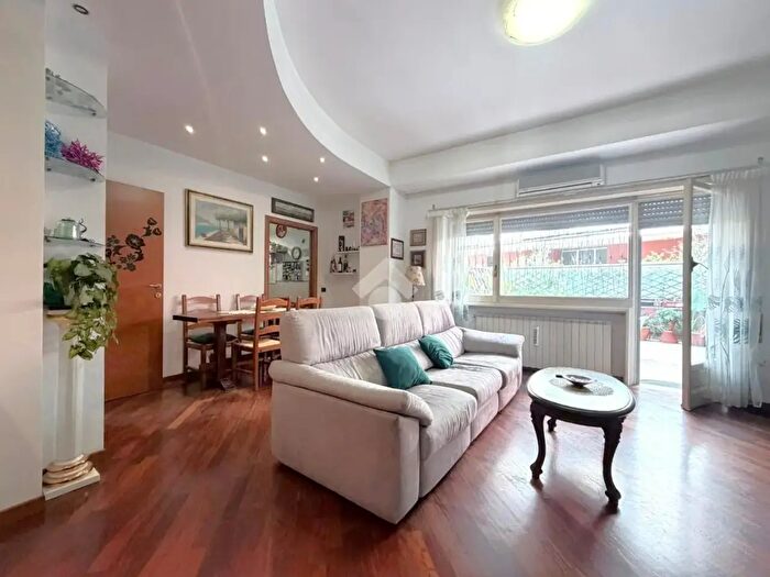 Appartamento quadrilocale in vendita in Via Valle Scrivia, Roma