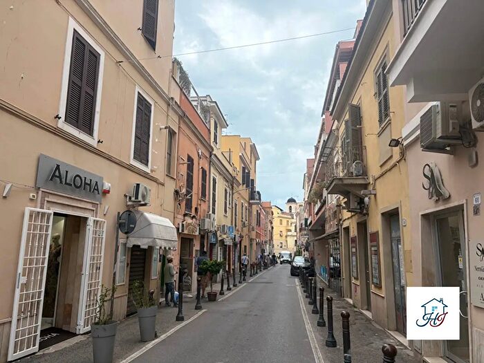 Appartamento con 5 locali in vendita in Via Romana, Nettuno