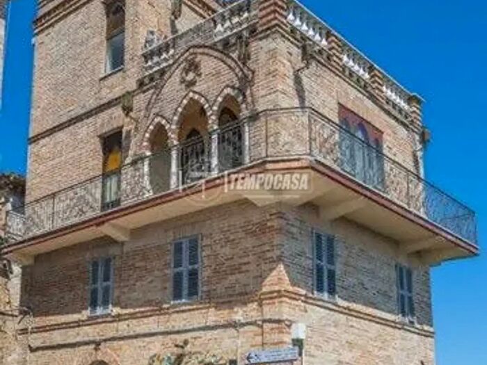 Casa quadrilocale in vendita in Loro Piceno