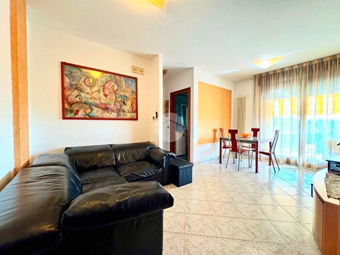 Appartamento trilocale in vendita in Via Primavera, Chioggia