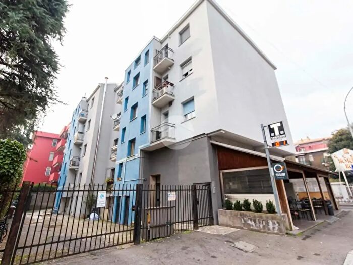 Appartamento bilocale in vendita in Via Roma, Cesano Boscone