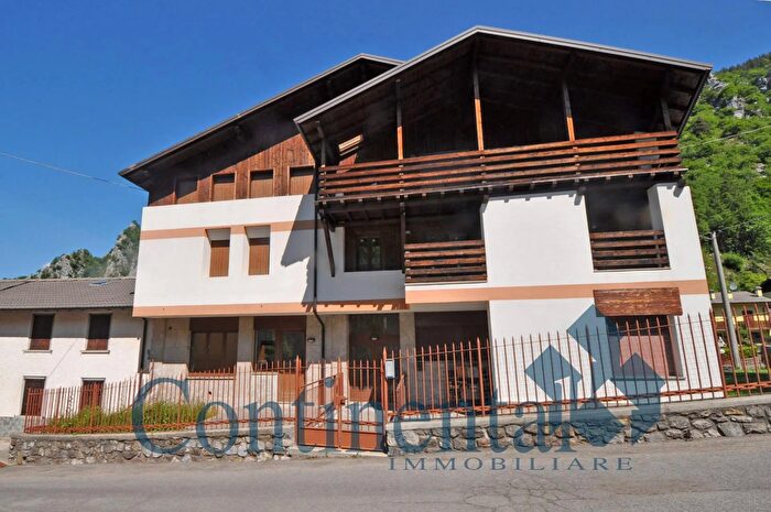 Appartamento trilocale in vendita in Via XX Settembre, Piazzatorre