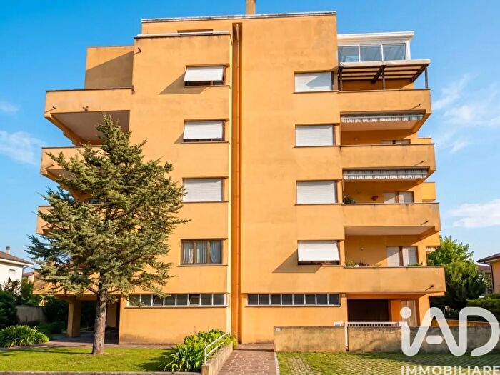 Appartamento quadrilocale in vendita in Via Ombrone, Foligno
