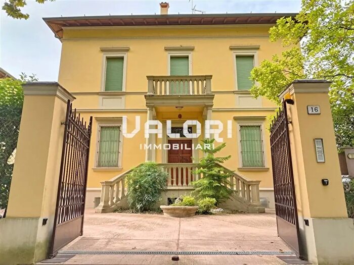 Appartamento con 5 locali in vendita in Viale Stradone, Faenza