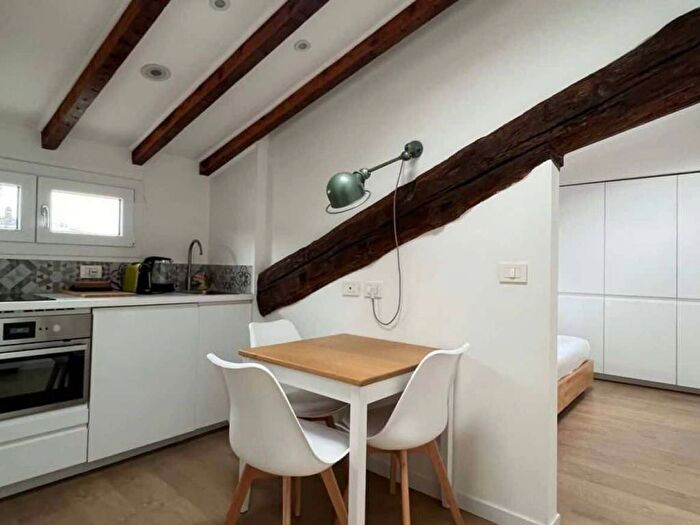 Appartamento bilocale in affitto in Via Fabio Filzi, Centrale, Milano