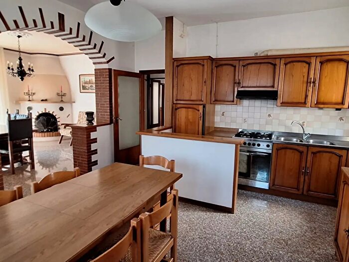 Appartamento con 8 locali in vendita in Via dei Mille, Rapolano Terme