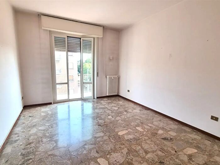 Appartamento trilocale in affitto in Strada Langhirano, Parma