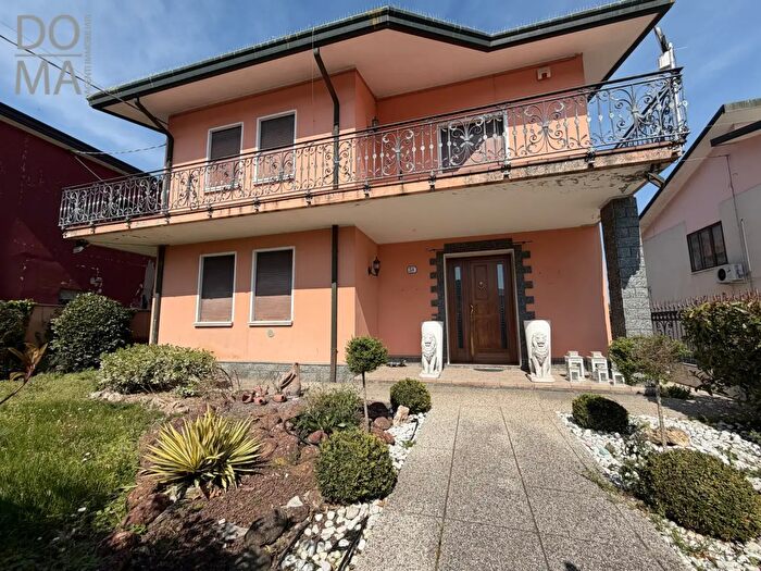 Casa con 8 locali in vendita in Porto Viro
