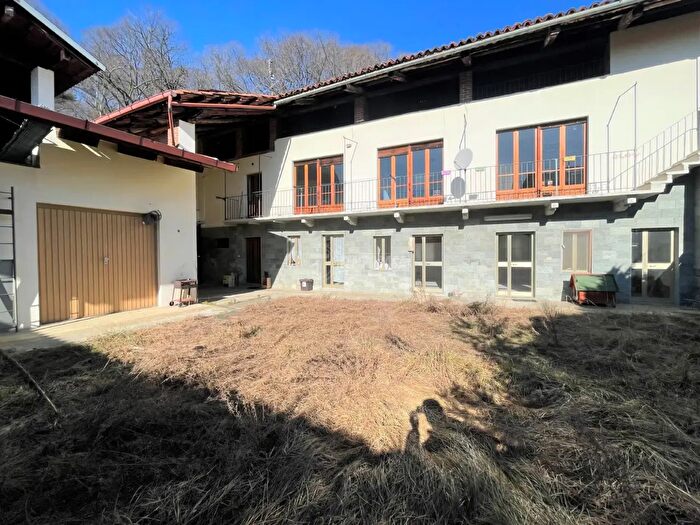 Casa con 6 locali in vendita in Via Giuseppe Verdi, Montalenghe
